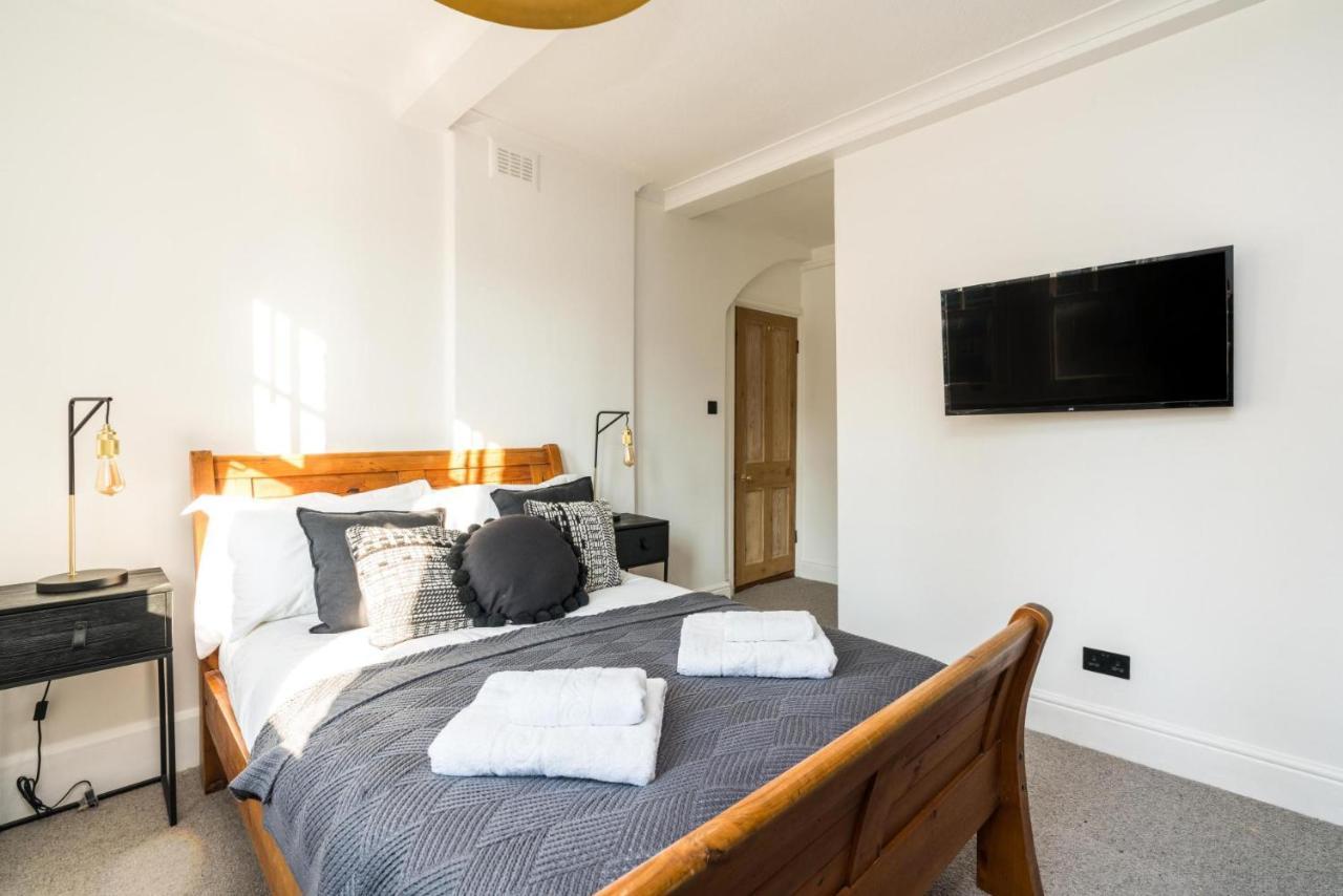Apartament Stunning 3bd Riverside Flat Communal Roof Terrace *