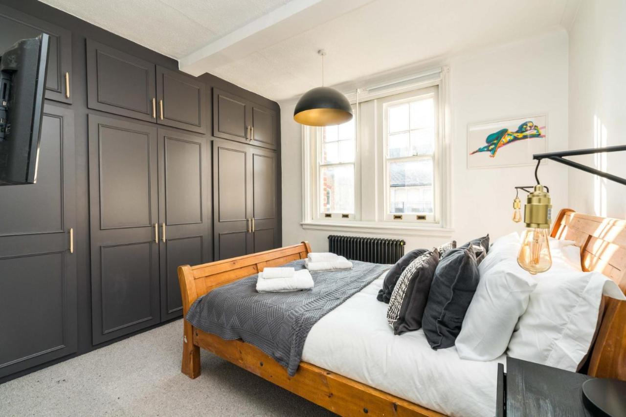 Apartament Stunning 3bd Riverside Flat Communal Roof Terrace Londra